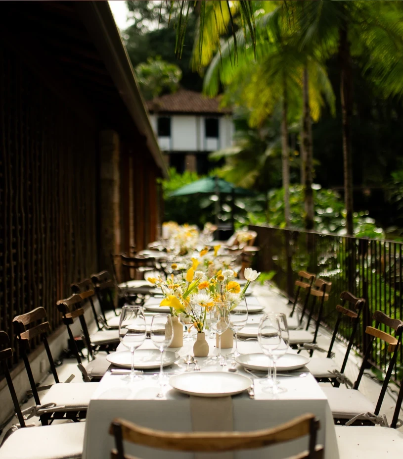 Para um casamento rodeado de floresta